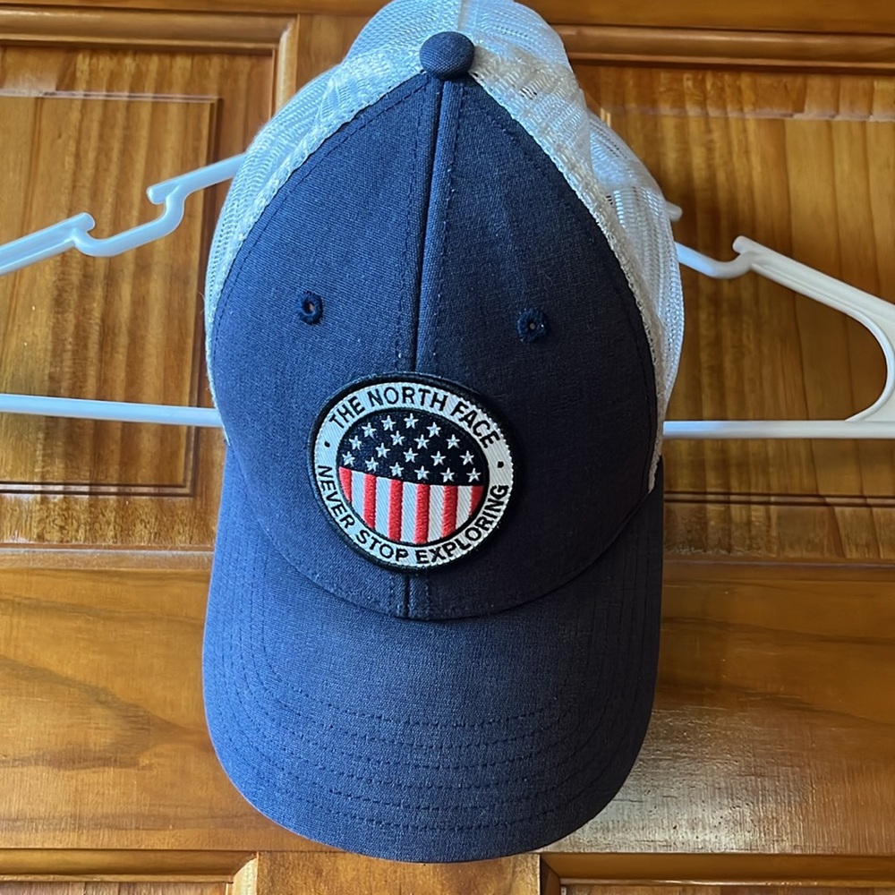The North Face Never Stop Exploring Patch Trucker SnapBack hand washed hat